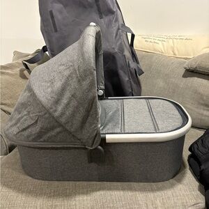 Uppa Baby - Gray Baby Bassinet with Canopy